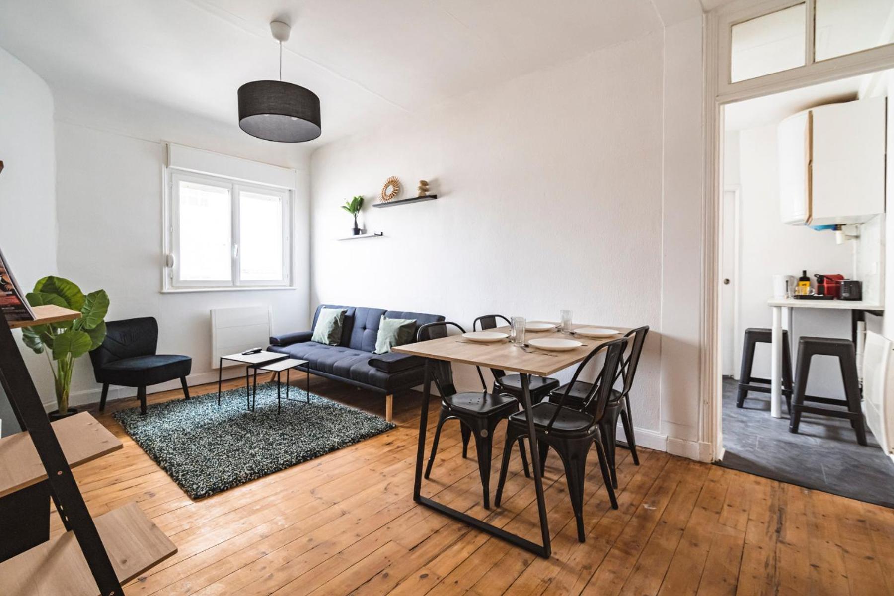 Immeuble Spacieux - Hyper Centre - 15 Couchages Hébergement de vacances Reims