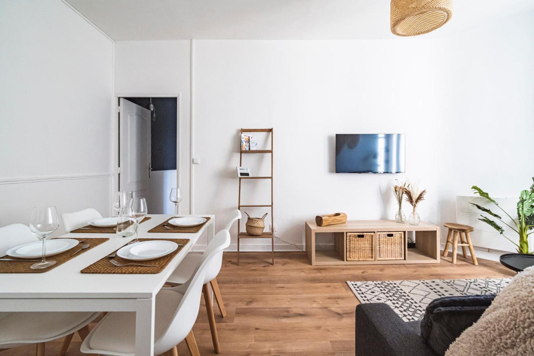 Immeuble Spacieux - Hyper Centre - 15 Couchages Hébergement de vacances Reims